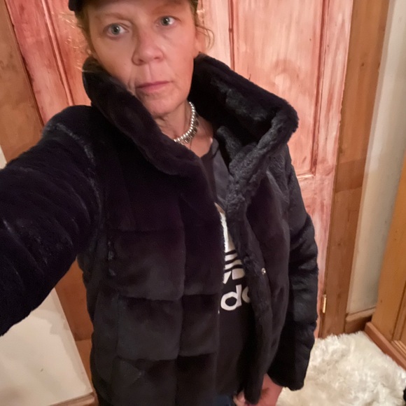 Abercrombie and fitch faux fur cropped puffer NWOT - Picture 4 of 6